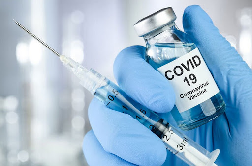 Бустерная доза вакцины от COVID-19: дополнительная защита и возможность свободно путешествовать
